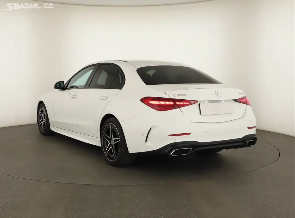 Mercedes-Benz Třídy C, 300 4MATIC, AMG Paket - fotka 3