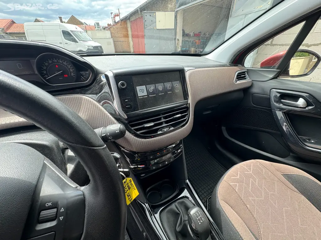 Peugeot 2008 1.2i 81KW 2016 CZ - fotka 6