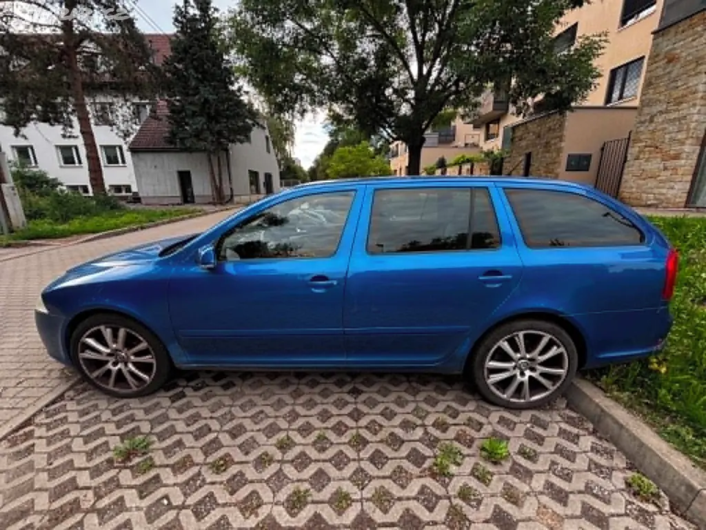 Škoda octavia 2 RS - fotka 4