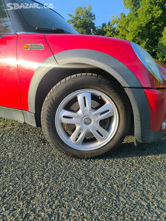 MINI One 1.6 66 kW, r. v. 2005 STK 8/2027 - fotka 5