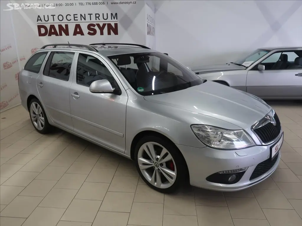 Škoda Octavia, 2,0 TDI CR RS Combi NEZ. TOPEN - fotka 3
