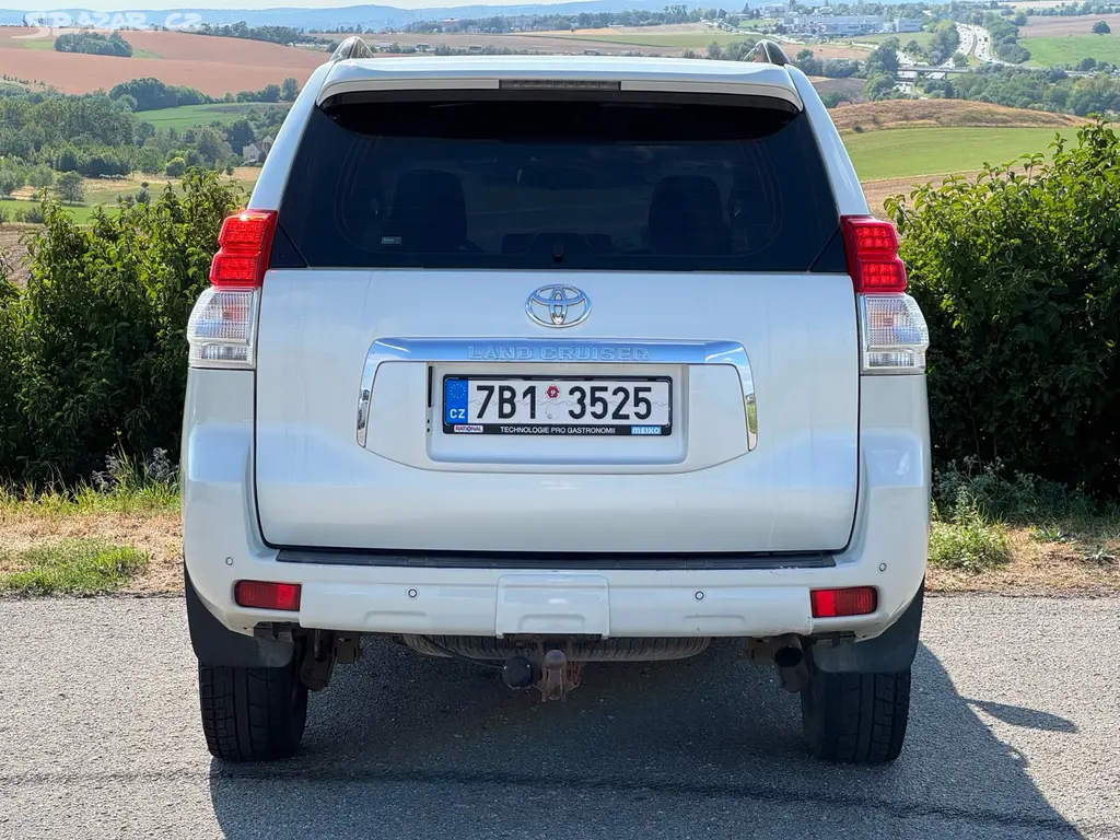 Toyota Land Cruiser 3.0 D-4D 4x4 1. majitel ČR DPH - fotka 3