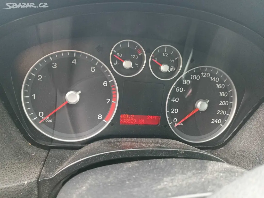 Ford Focus, 1.6 16V, Tažné, Klima - fotka 3