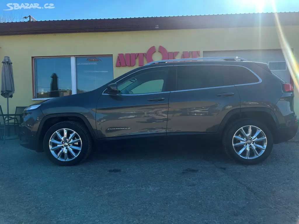 Jeep Cherokee 2.2 CRD 4x4/147kW/Automat/1MAJ - fotka 6