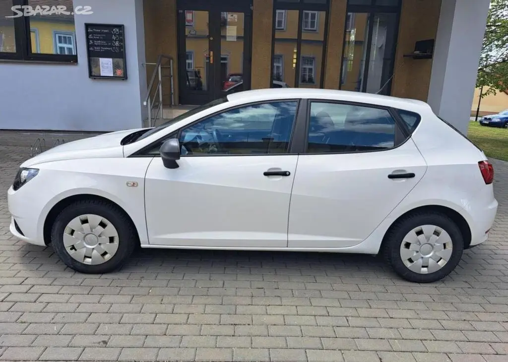 Seat Ibiza 1,2 i benzín manuální - fotka 6