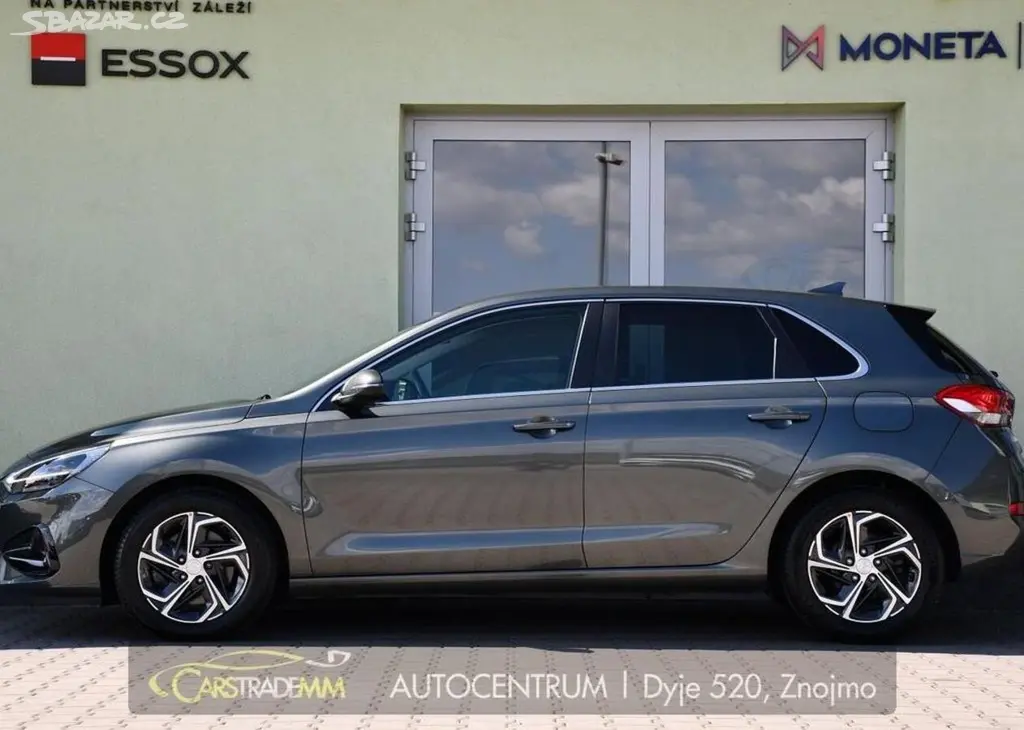Hyundai i30 1.0T-GDi FAMILY SMART DCT NAVI 88 kw - fotka 2