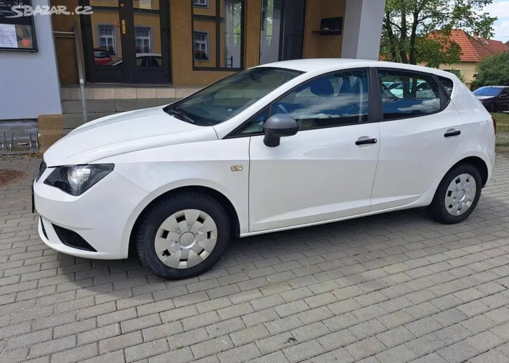 Seat Ibiza 1,2 i benzín manuální - fotka 5