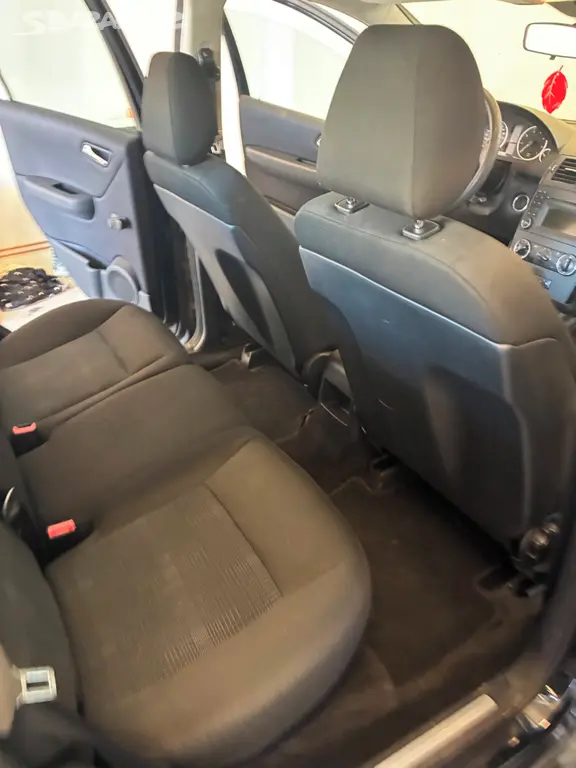 Mercedes A160 benzin 2012 - fotka 6