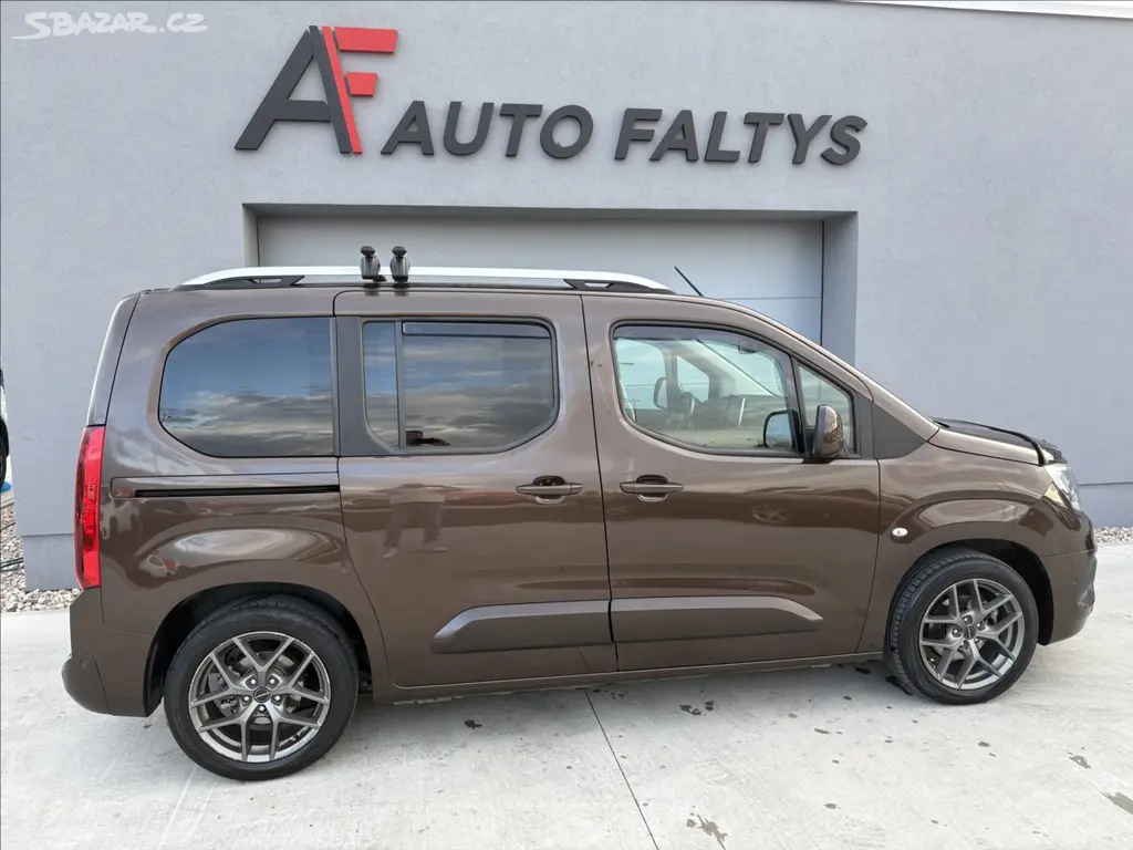 Opel Combo, 1,2 i 81 KW LIFE PANORAMA CZ - fotka 2