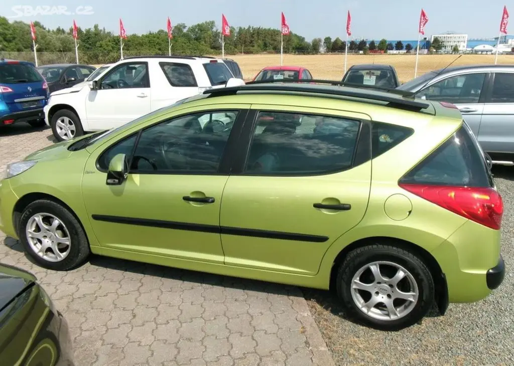 Peugeot 207 1.4i 54kw,CZ,klima benzín manuální - fotka 4
