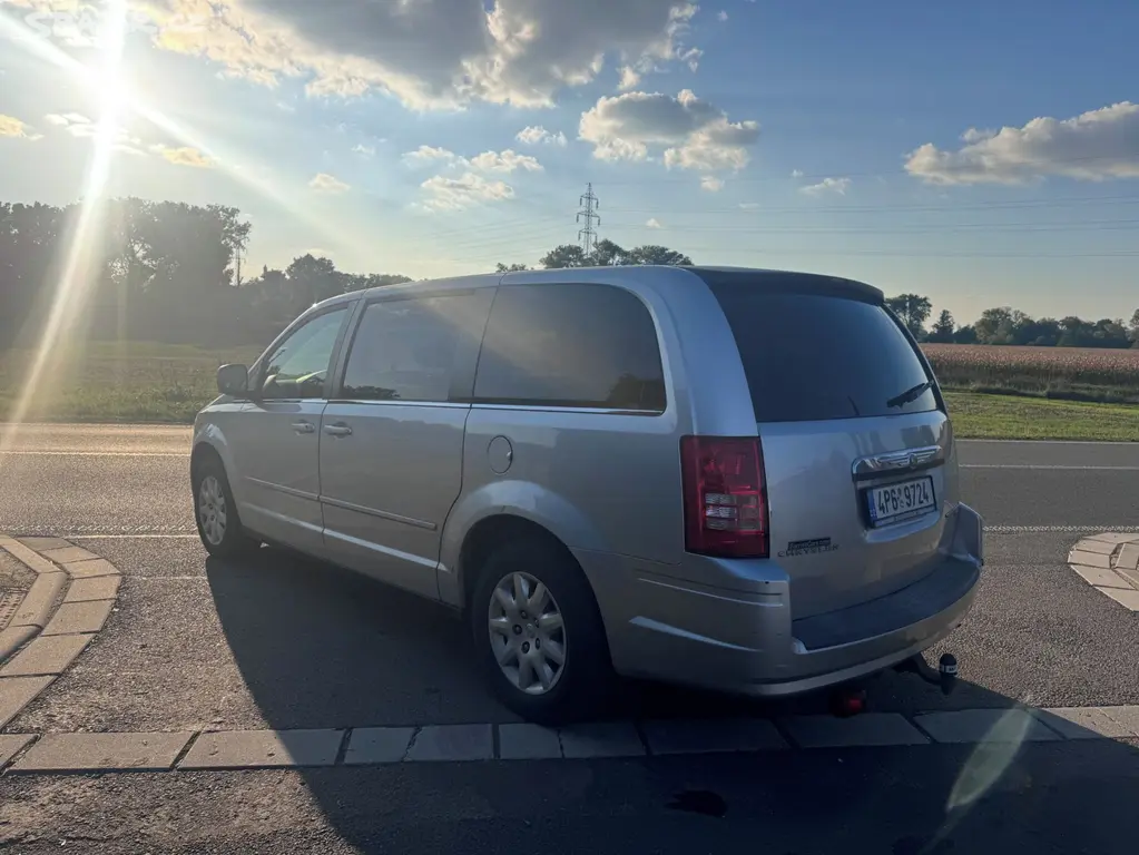 Chrysler Town Country 3,3 V6 RT 2009 DPH - fotka 3