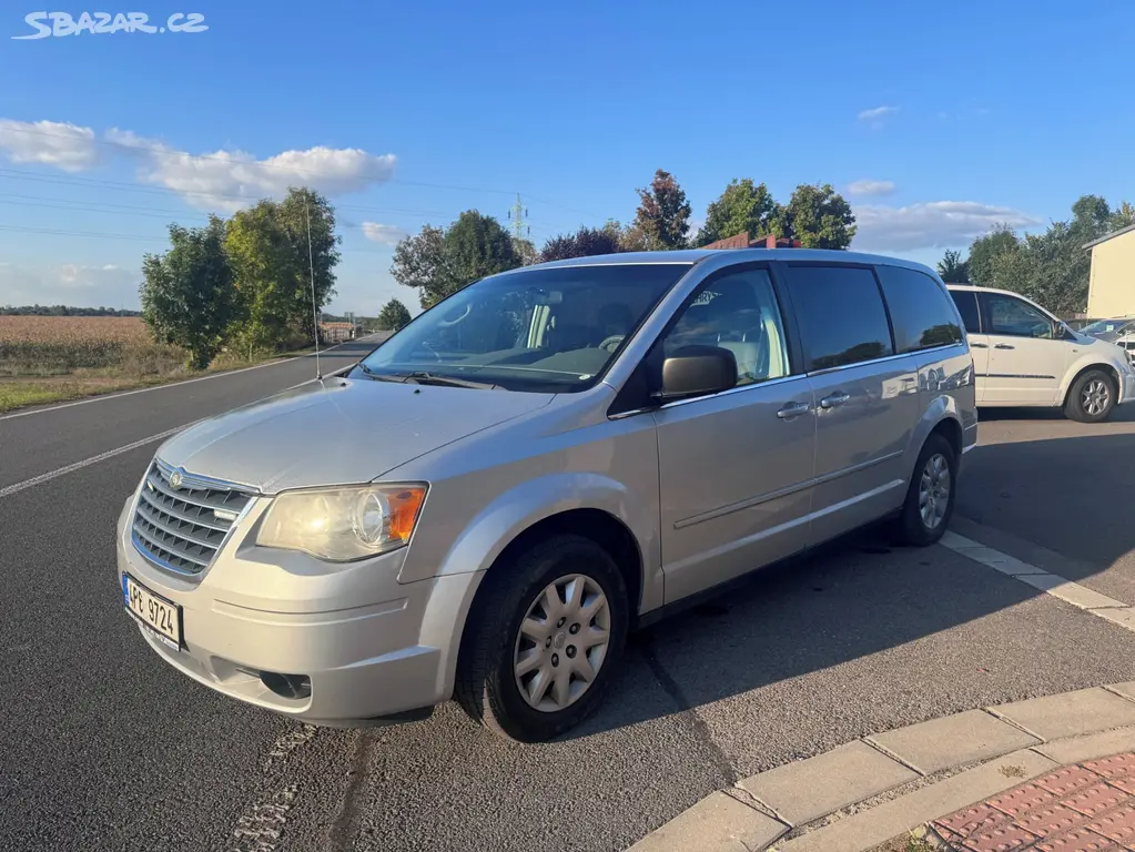 Chrysler Town Country 3,3 V6 RT 2009 DPH - fotka 2
