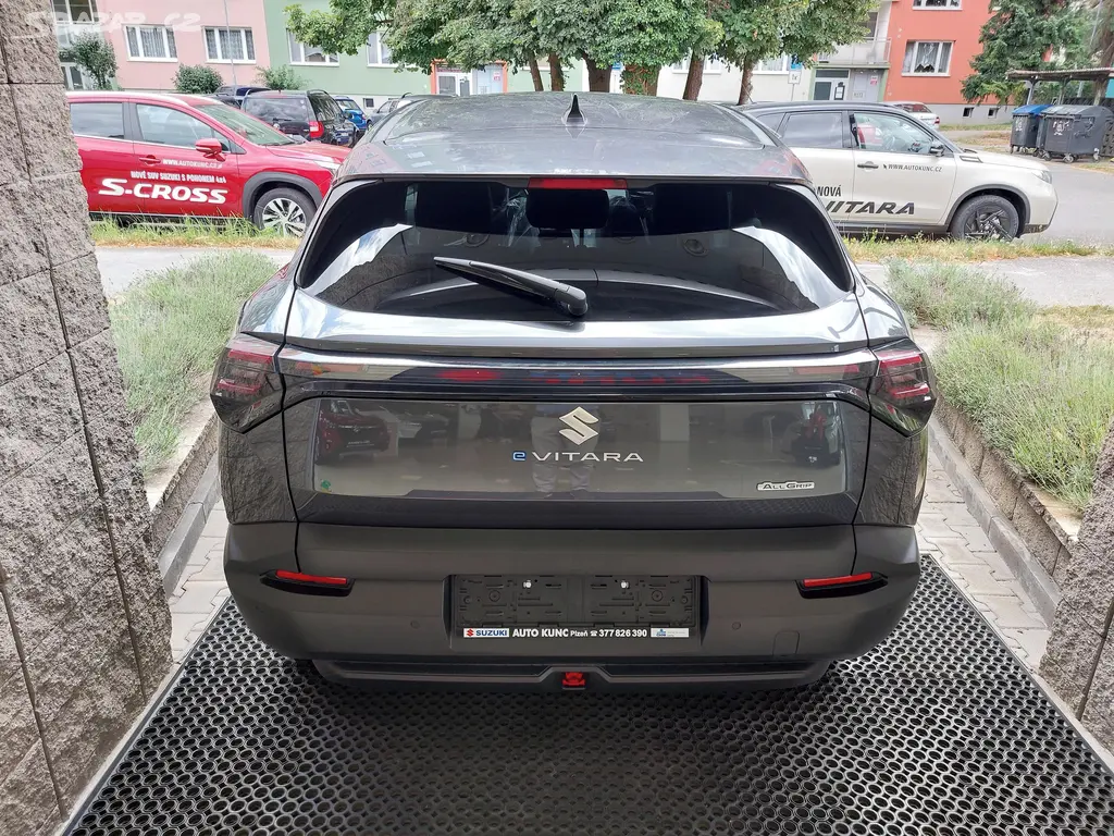 Suzuki e VITARA, Elegance AllGrip-e 61kW - fotka 6