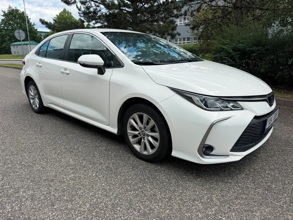 Toyota Corolla 1.8 Hybrid, sedan