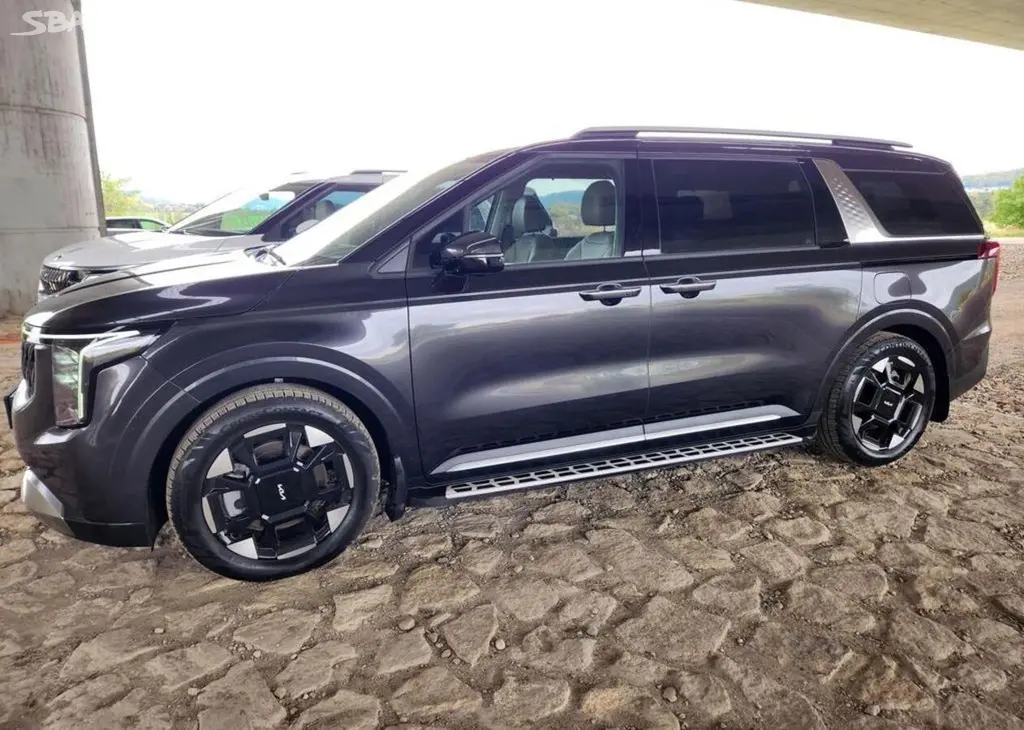 Kia Carnival 2.2-NOVÝ MODEL-7míst - fotka 4