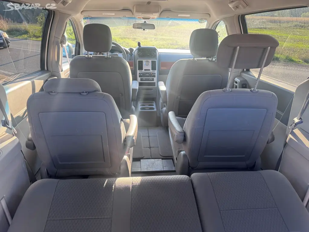Chrysler Town Country 3,3 V6 RT 2009 DPH - fotka 5