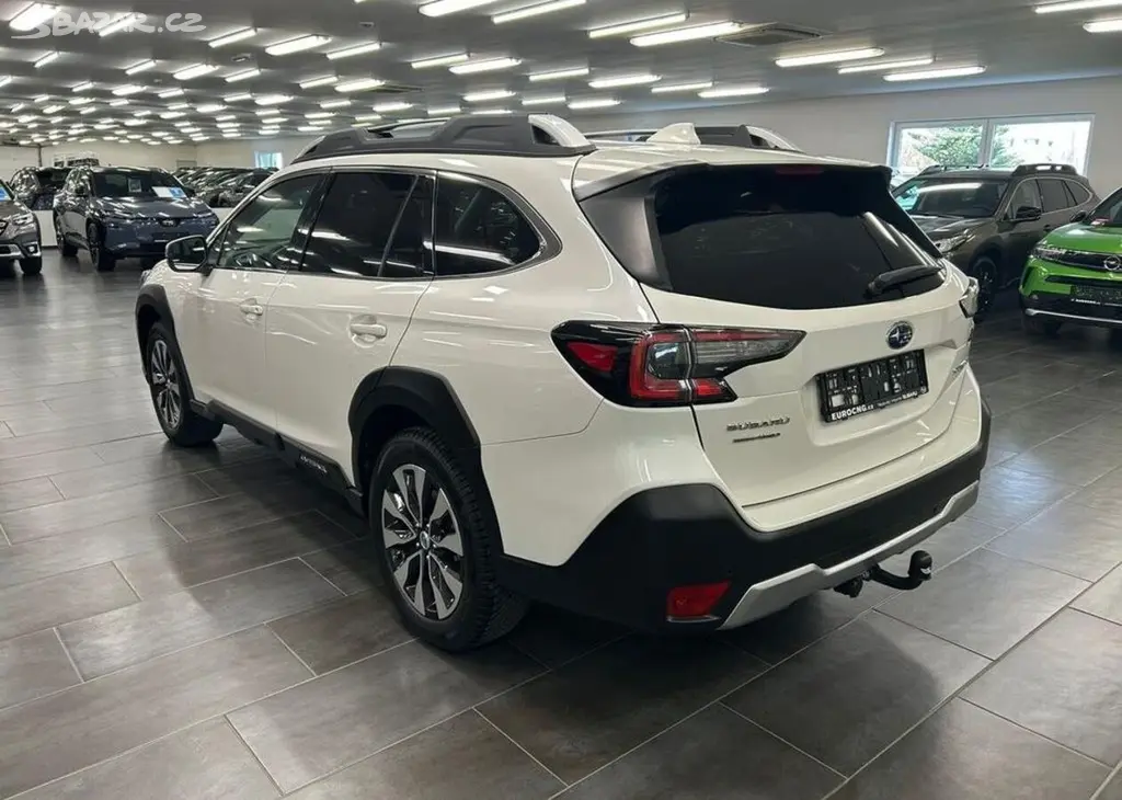 Subaru Outback 2.5 TOURING 2025 skladem | Zár - fotka 4