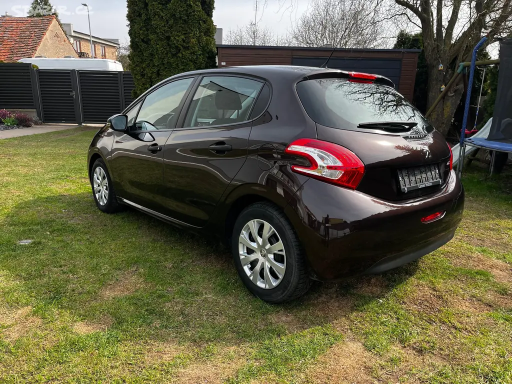 Peugeot 208 1.2i 60Kw r.v2013 nové v ČR - fotka 3
