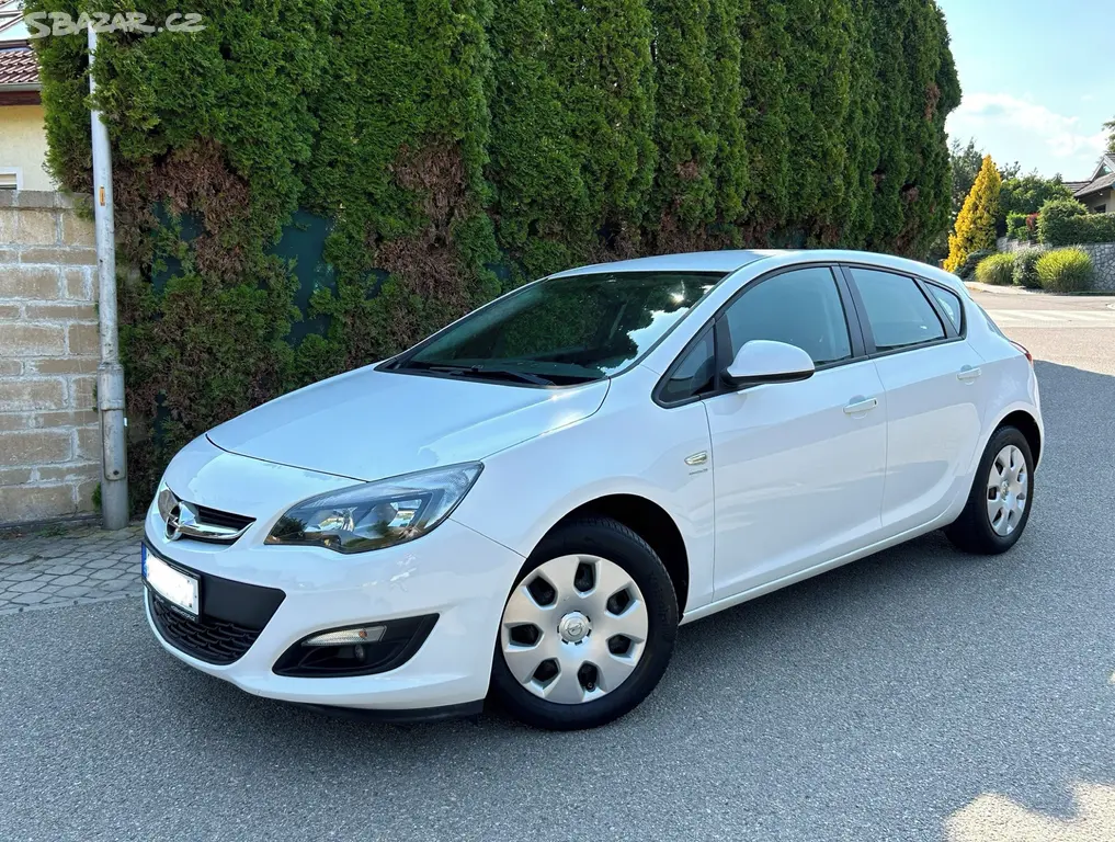 Opel Astra 1.4i 74kw, ČR 10/2015, 85 000KM