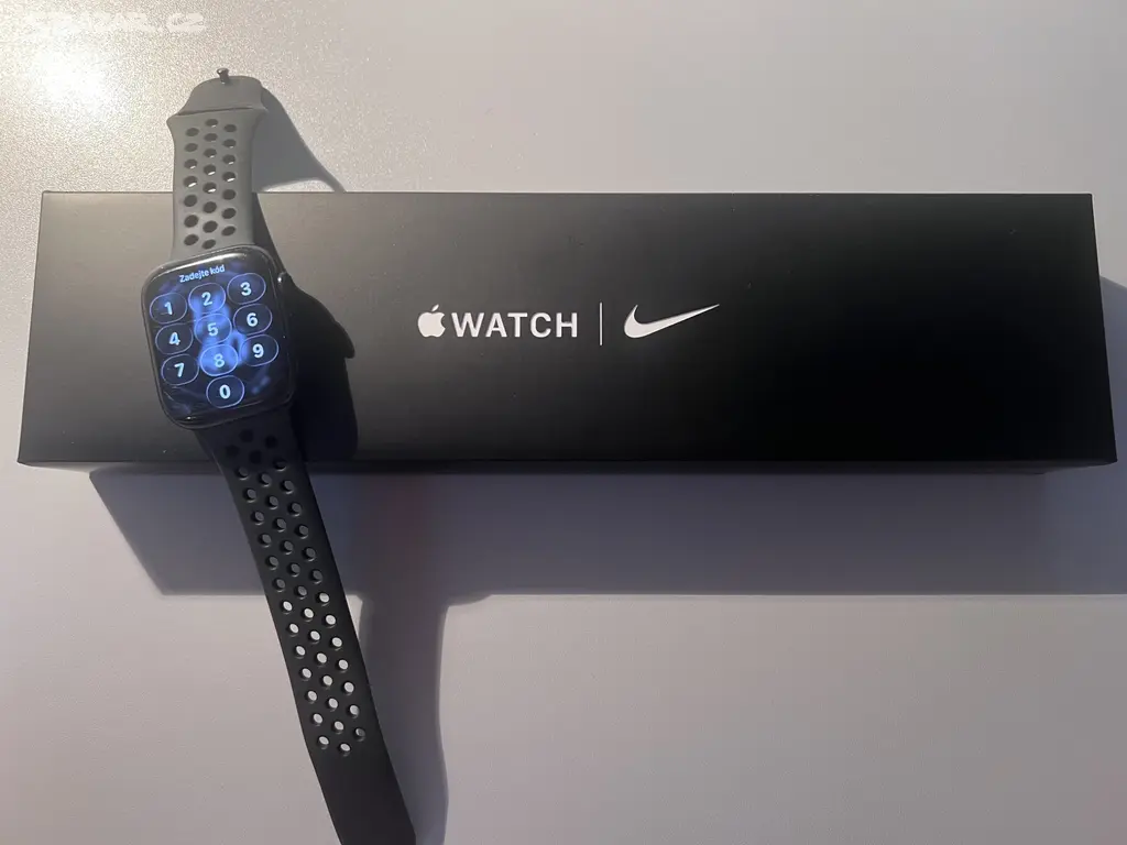 Náhled: Apple Watch Series 7 Nike Edition 45 mm
