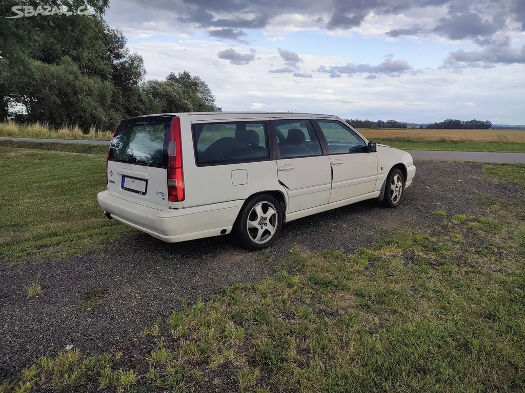 Volvo V70 T5 2.0 Turbo Benzin 226koní manuál LPG - fotka 3