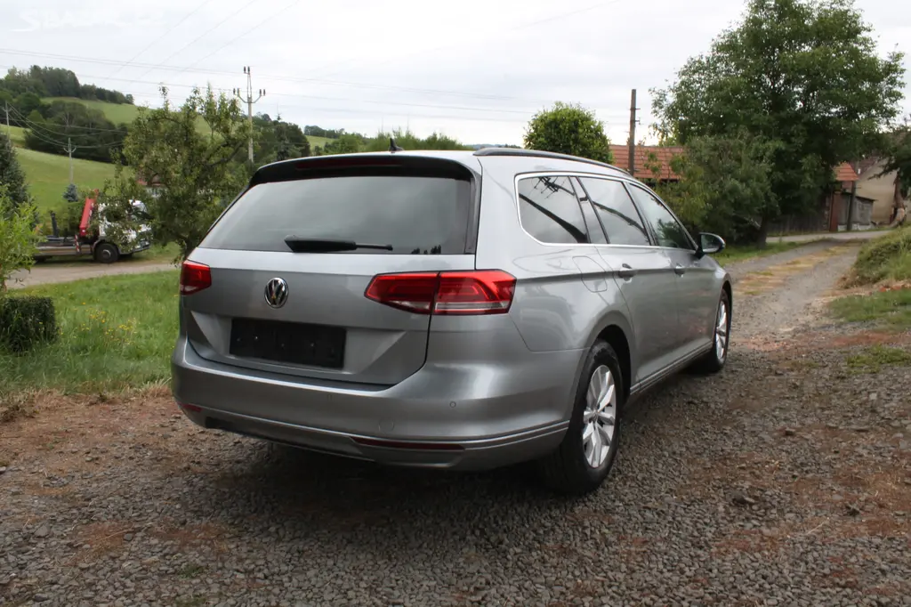 Volkswagen Passat Variant 2.0 TDi/110 kW,1 Majitel - fotka 3