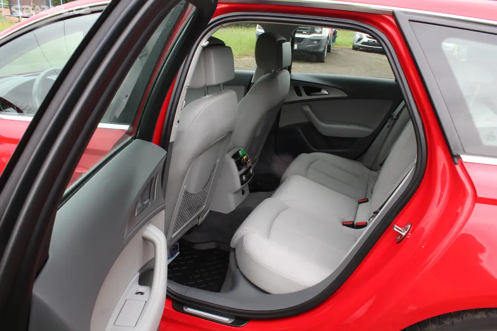 Audi A6 Avant 3,0 TDi,QUATTRO,180KW,Servisní kniha - fotka 6
