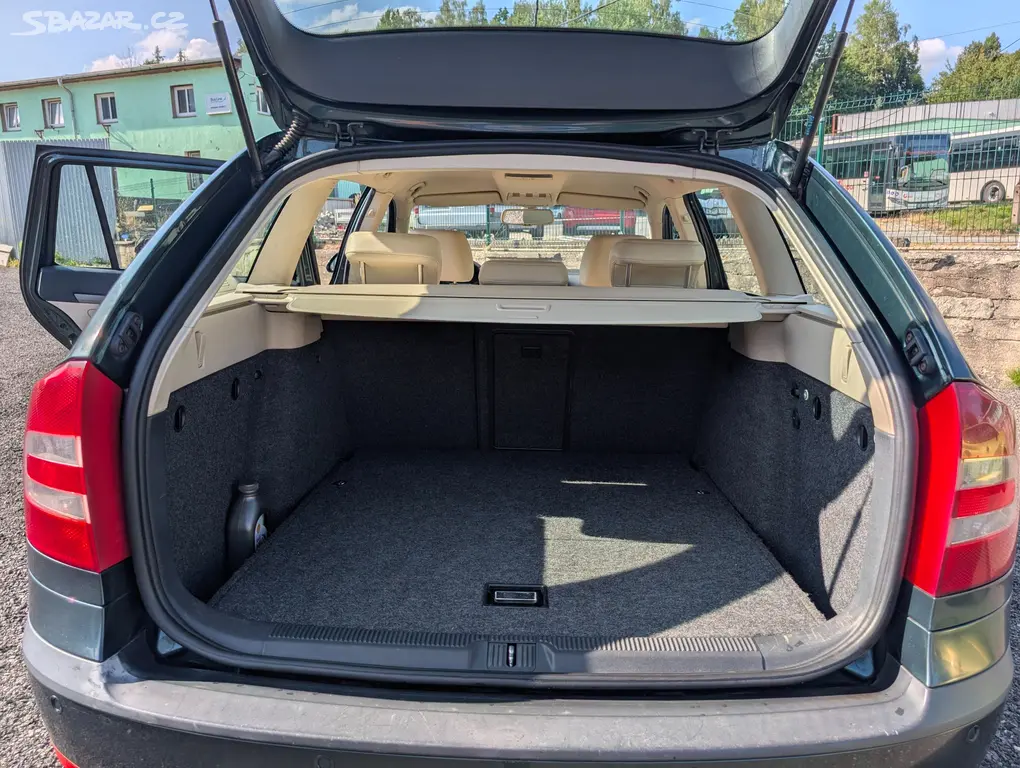 Škoda Octavia II Combi 2.0 TDI DSG 103kW Elegance - fotka 4