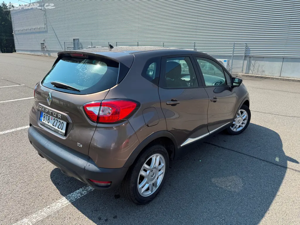 RENAULT CAPTUR 0,9 TCe 66kW - 2.maj ČR - 92700km - fotka 5