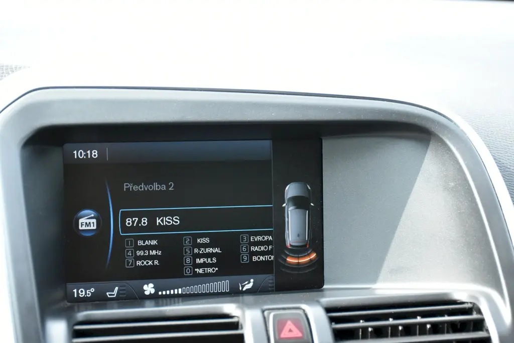 Volvo XC60, 2.4 D5 120kw 4x4 - fotka 5