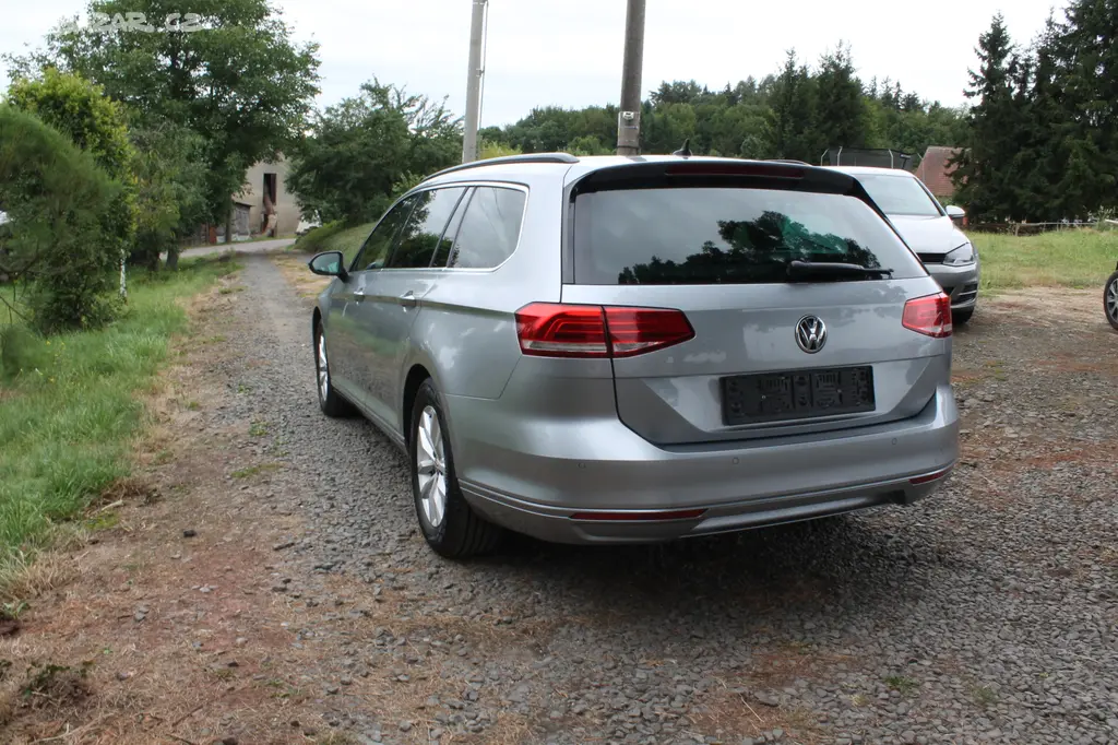 Volkswagen Passat Variant 2.0 TDi/110 kW,1 Majitel - fotka 4