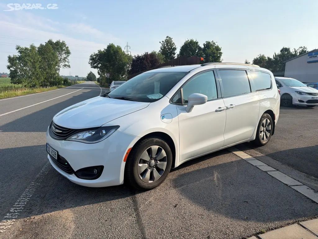 Chrysler Pacifica 3,6 L DVD Hybrid Plug In 2019 - fotka 2