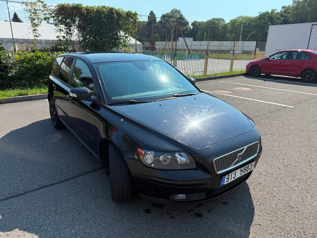 VOLVO V50 D5 2,4 132kW Combi - Nové STK - Servis - fotka 6