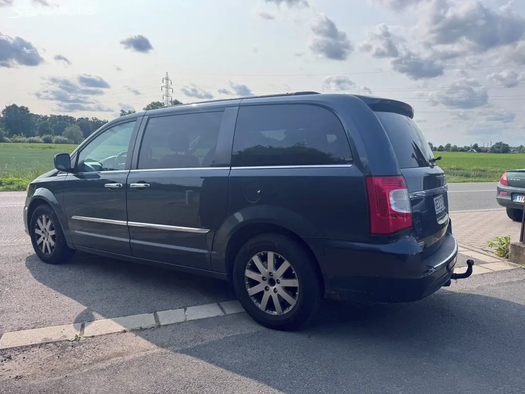 Chrysler Town Country 3,6 RT DVD Stown Kůže 2014 - fotka 3