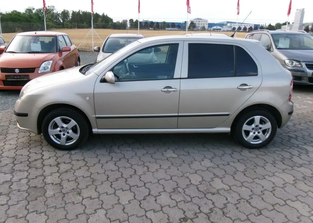 Škoda Fabia 1.4i CZ,klima,2x kola benzín manuální - fotka 4