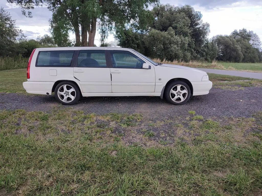 Volvo V70 T5 2.0 Turbo Benzin 226koní manuál LPG - fotka 2
