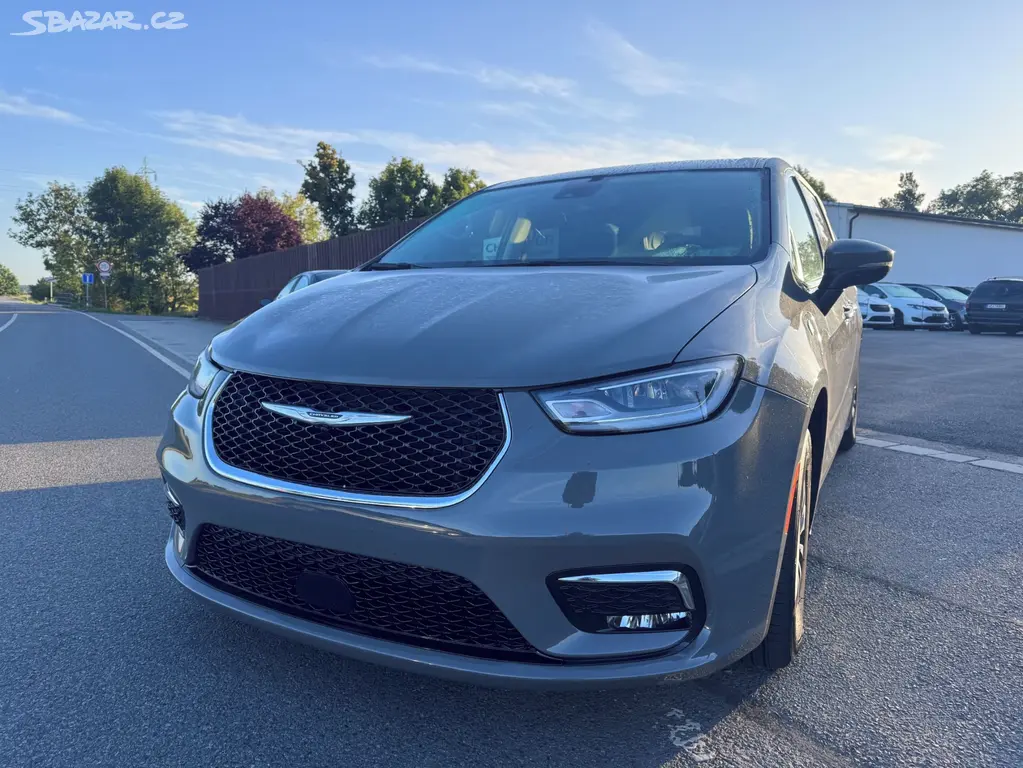 Chrysler Pacifica 3,6 Hybrid Radar Limit 2023 DPH - fotka 6