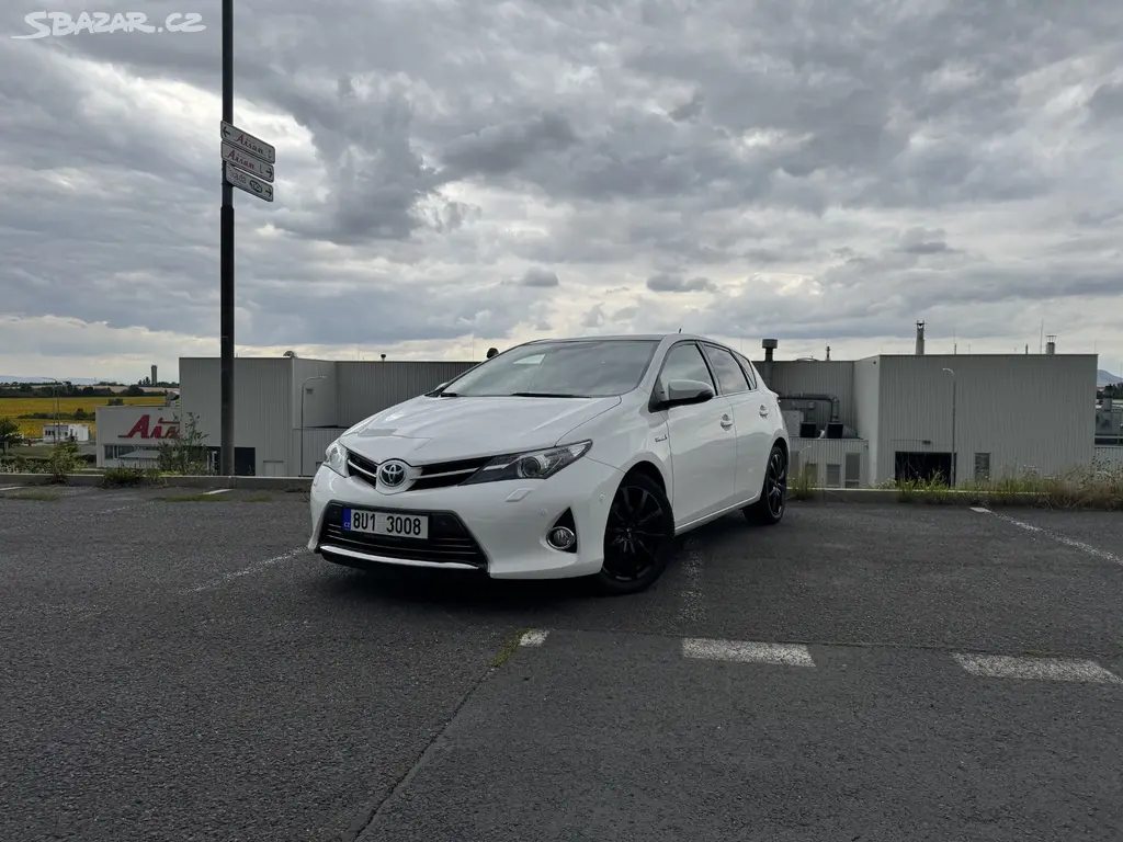 Toyota Auris hybrid 2014 - automat