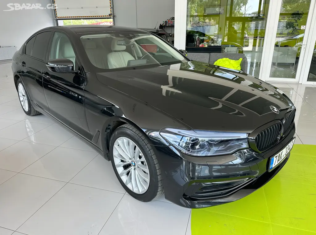 BMW Řada 5, 2.0 Luxury Line - fotka 2