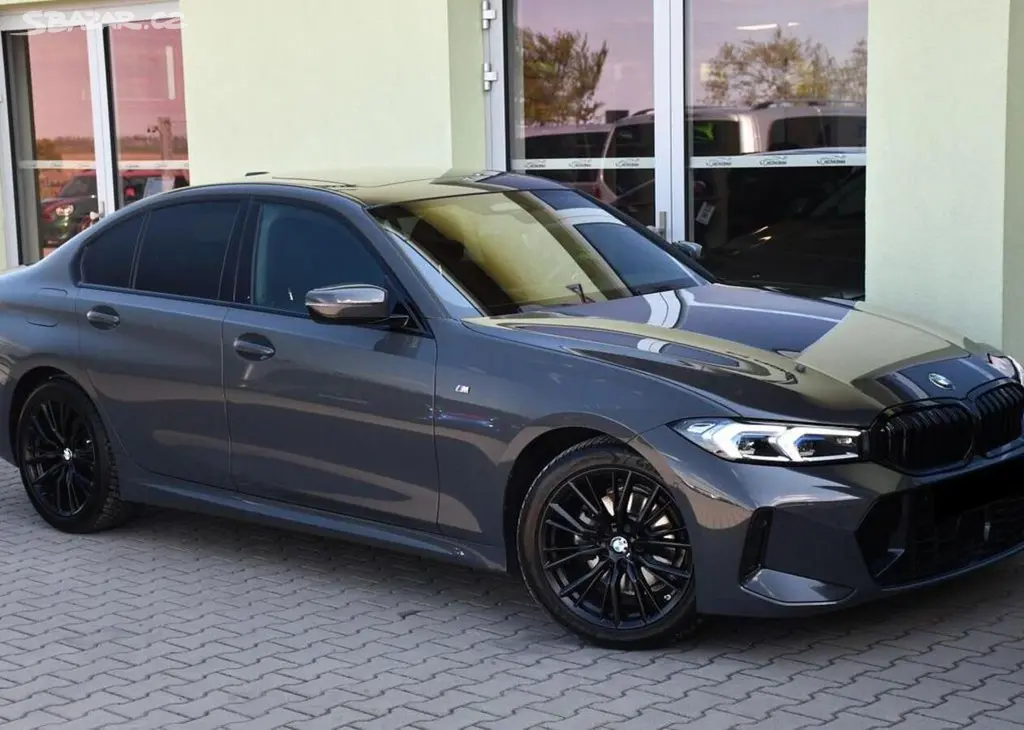 BMW Řada 3 320d xDrive M-SPORT 140 kw1 - fotka 6