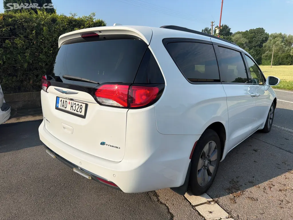 Chrysler Pacifica 3,6 L DVD Hybrid Plug In 2019 - fotka 4