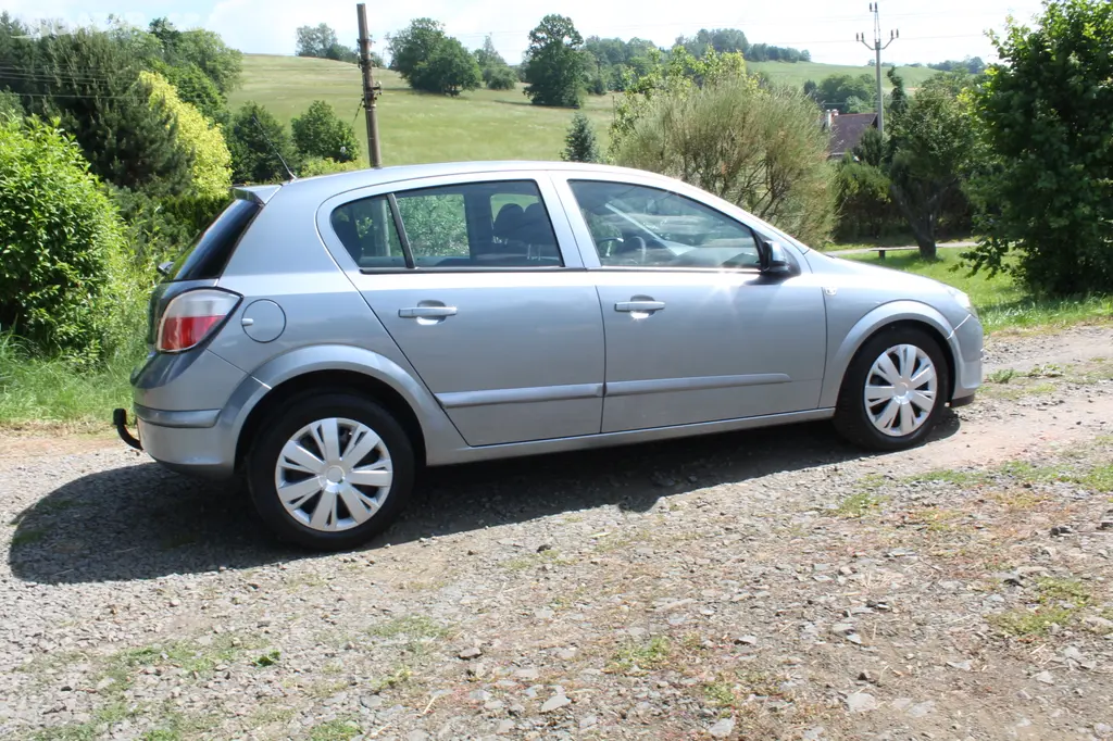 Opel Astra 1.7 CDTi,AC, 74 kW, Webasto - fotka 6