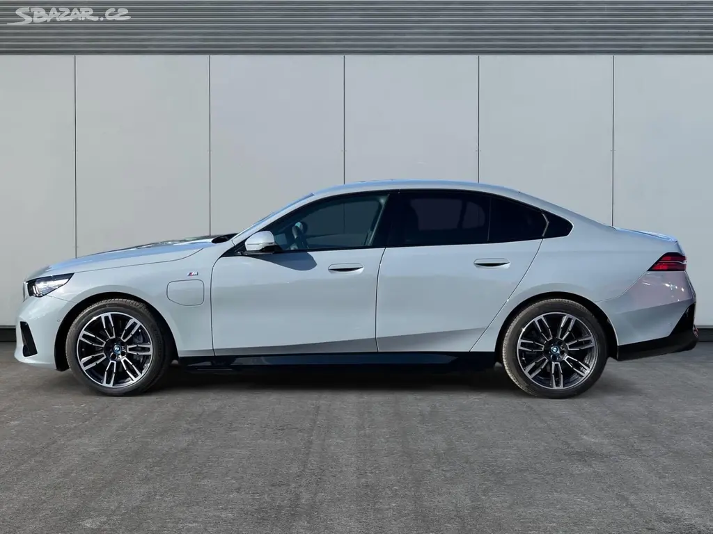 BMW Řada 5, 550e 360kW M-SPORT KŮŽE CZ DPH - fotka 2