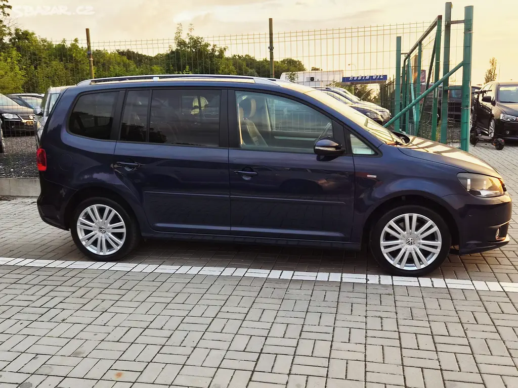 Volkswagen Touran, LIFE 1.4 I - SERVISKA , 7 MÍST - fotka 3