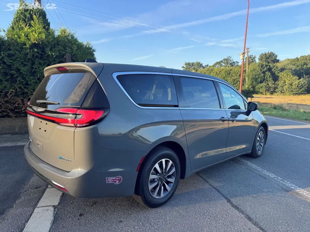 Chrysler Pacifica 3,6 Hybrid Radar Limit 2023 DPH - fotka 4