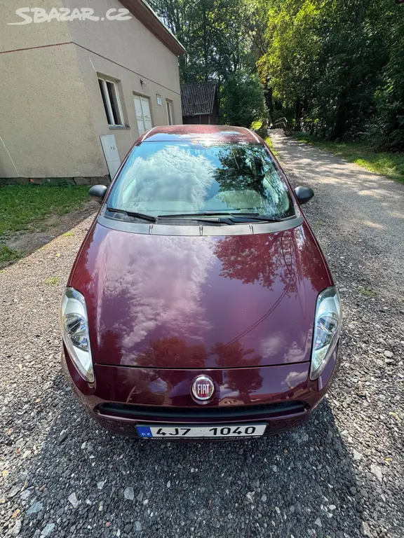Fiat Punto 1,2i 51 KW r.v. 2012 Nová STK 8/28