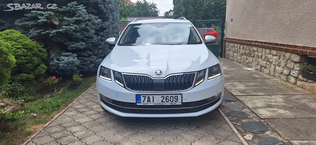 Škoda Octavia Combi 2.0 TDI L&K 4x4 DSG 135 kW ACC - fotka 4