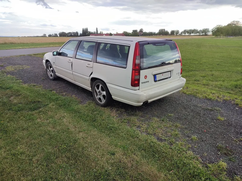 Volvo V70 T5 2.0 Turbo Benzin 226koní manuál LPG - fotka 5