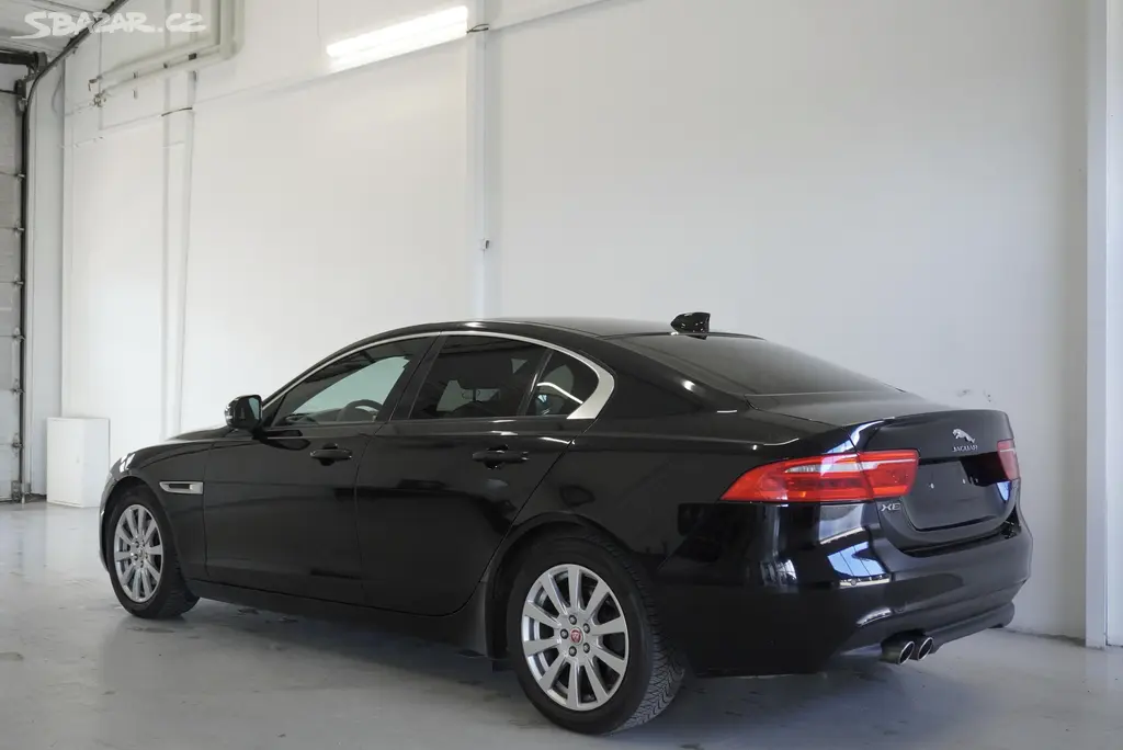 Jaguar XE, 2.0D - fotka 3