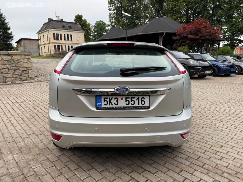 FORD FOCUS II 2.0i 107kW GHIA*HATCHBACK*KŮŽE*PANOR - fotka 6